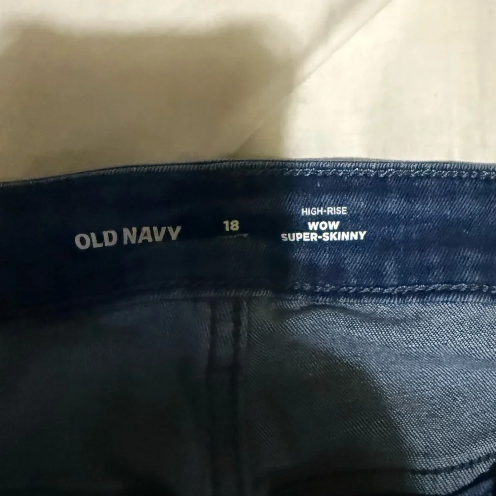 Old Navy Women's Skinny Leg Jeans in Deep Blue - Picture 2 of 2
